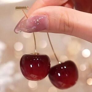 💋NWT Radiant Red Cherry Earrings